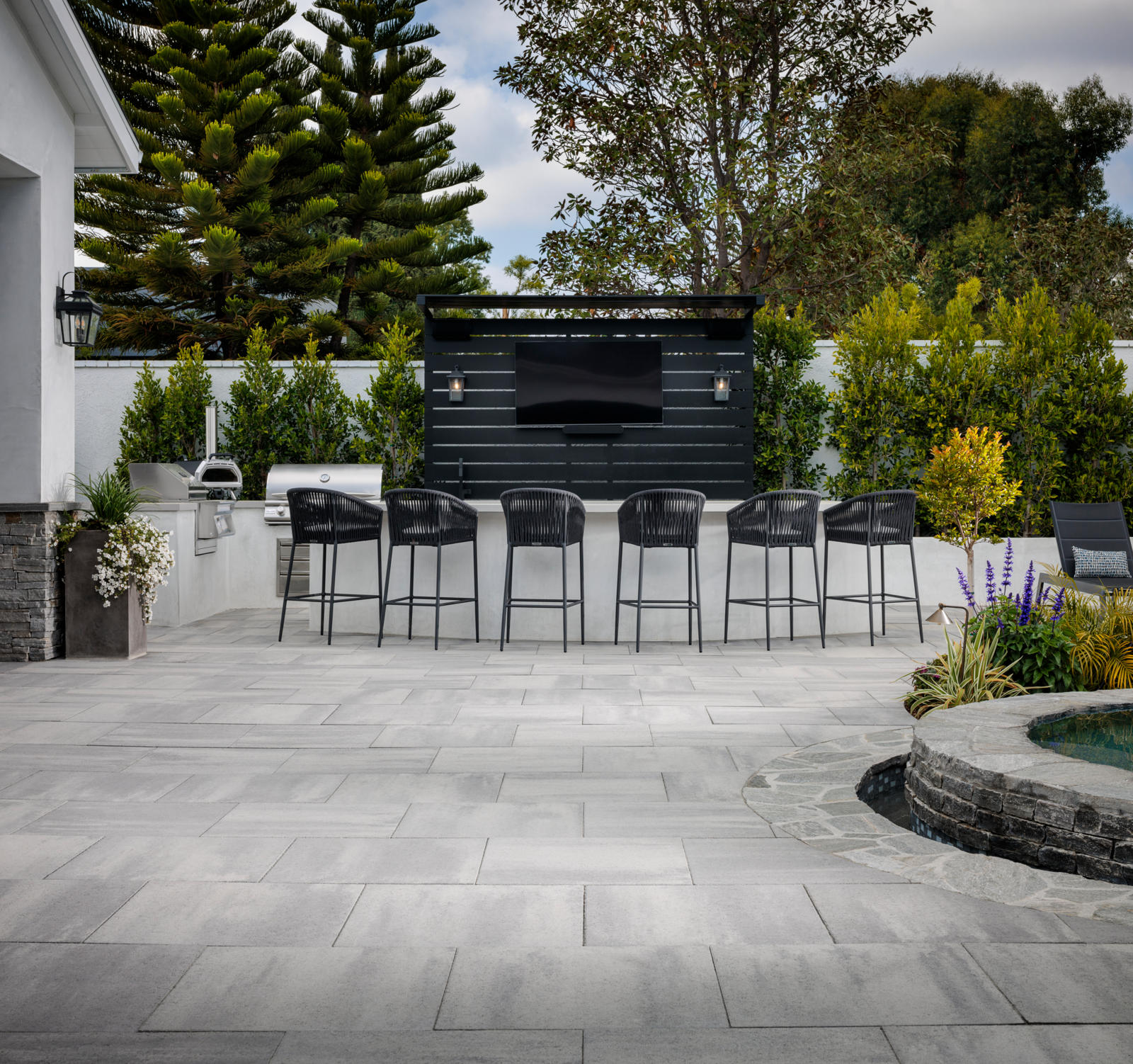 Elegant patio design by Belgard